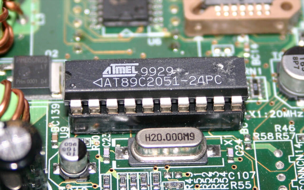 Микроконтроллеры семейства AVR AVR-101